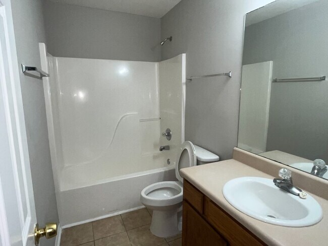 Guest Bedroom - 119 Bradstone Cir