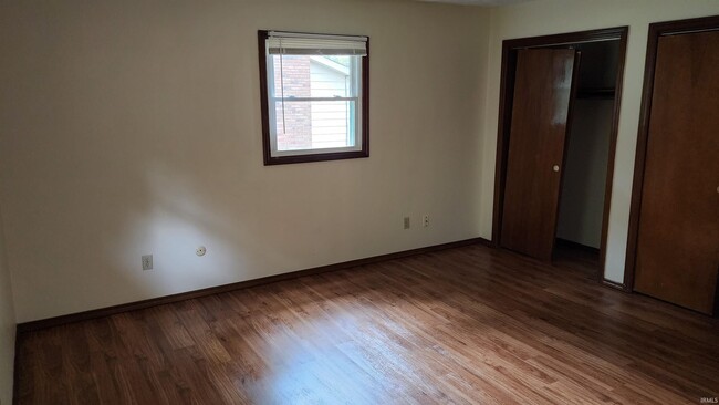 Building Photo - 708 E Eddington Ct