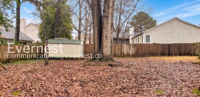 Building Photo - 3 bed/2.5 bath Spacious Home with Fenced Yard and Attached Garage! Coming Soon