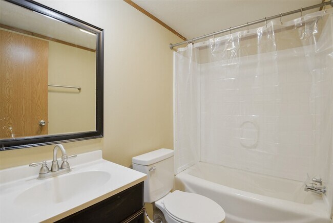 Building Photo - 132 Birchwood Dr