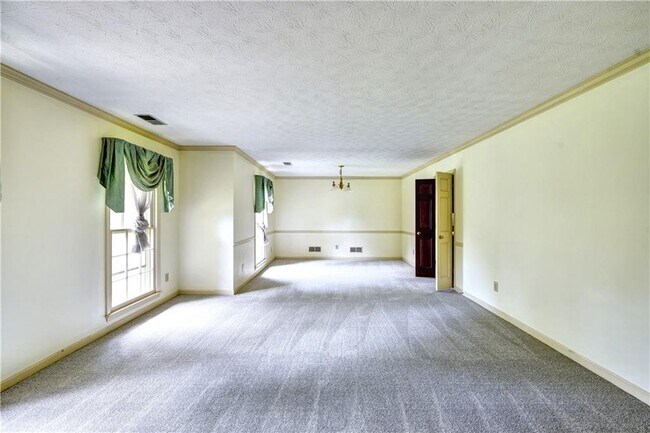 Building Photo - 179 Lakeside Dr NW