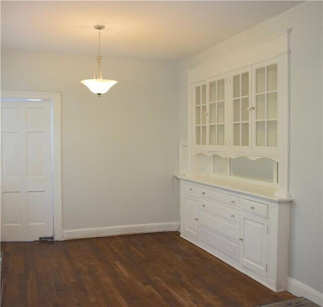 Building Photo - 1101 W 22nd St