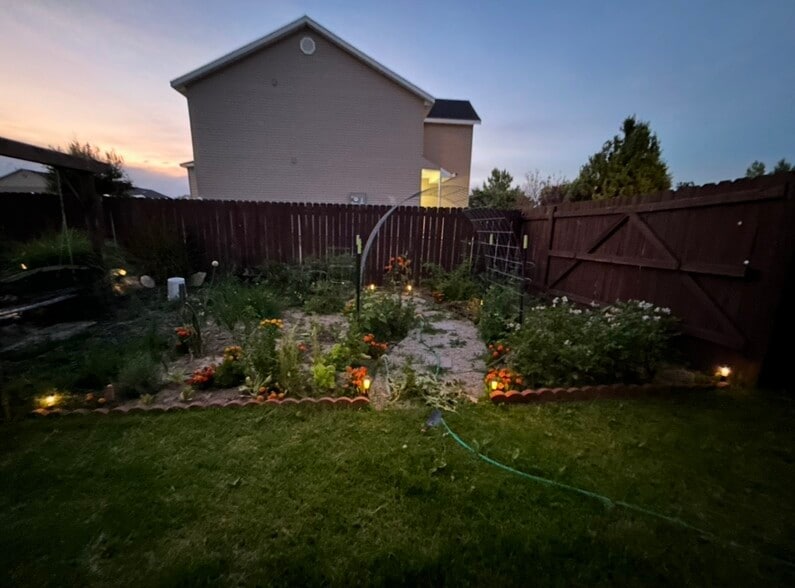 Backyard garden space - 1998 Dakota Ln