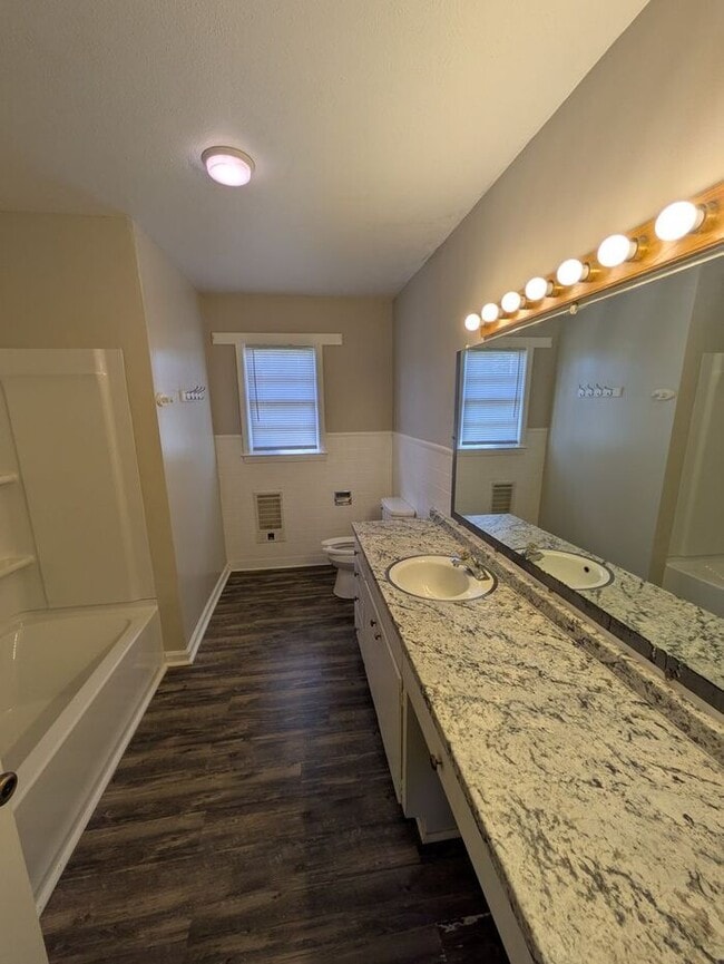 Building Photo - 3BD/1.5BA Duplex in Morganton, NC