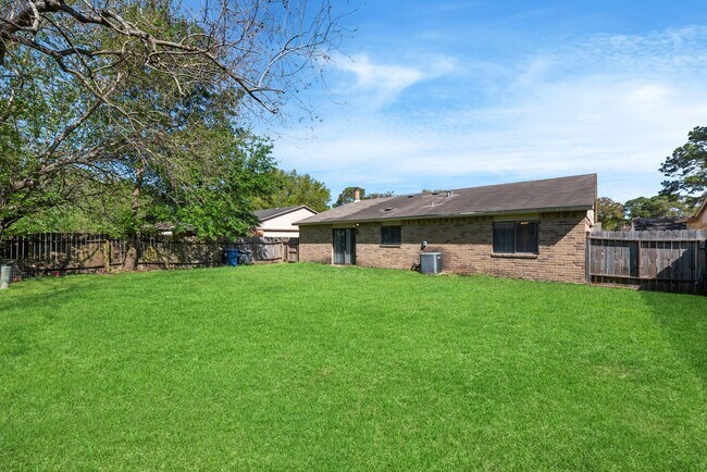 Building Photo - 17615 Autumn Hills Dr