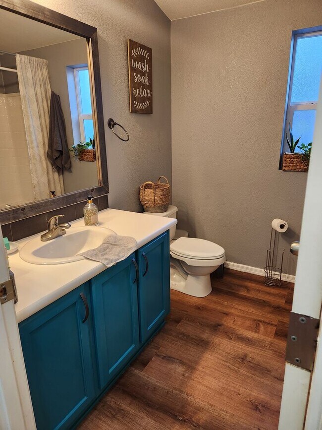 Building Photo - Available NOW! Home in Christmas Tree estates