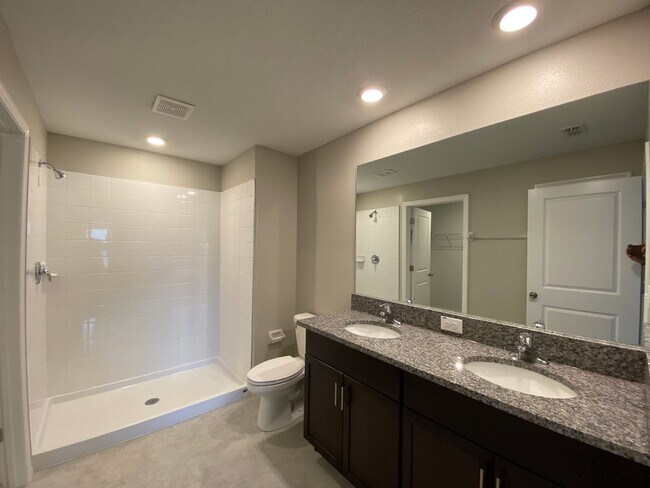 Building Photo - MOVE IN BY FEBRUARY 15TH AND RECIEVE HALF OFF FIRST MONTH- Hills Of Tuscany - Great Location, 3/2...