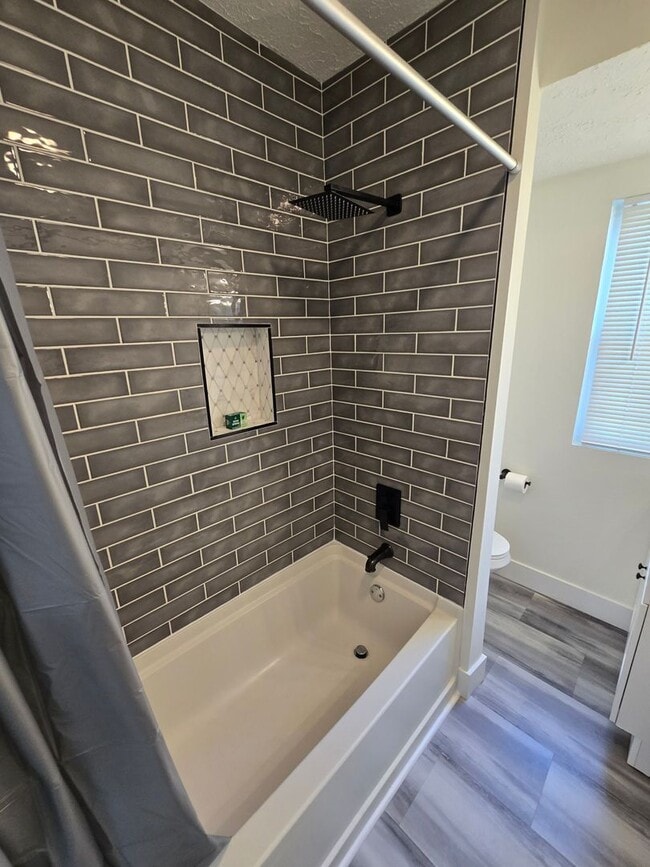 Building Photo - 3 BEDROOM SINGLE FAMILY HOME