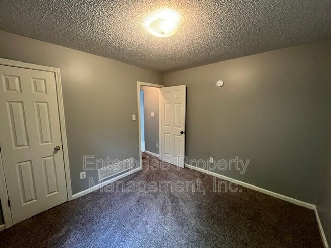 Building Photo - 1096 Sunstar Dr