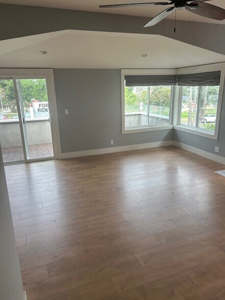 Building Photo - 1534 Manhattan Beach Blvd