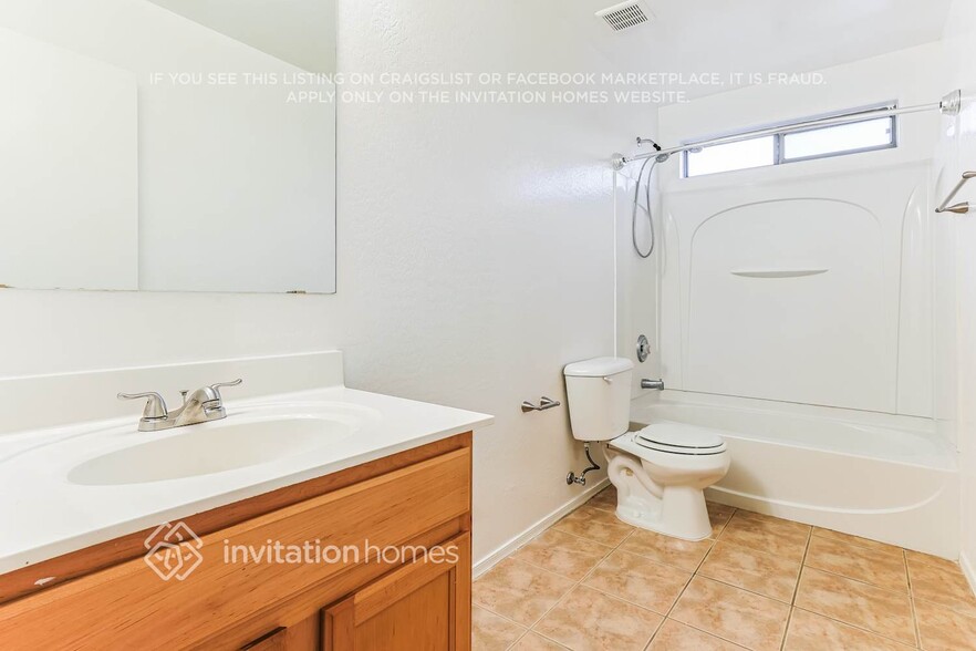 Building Photo - 2487 E Meadow Chase Dr