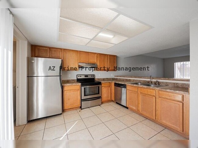 Building Photo - 4828 W Orangewood Ave