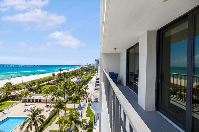 Building Photo - 2625 Collins Ave