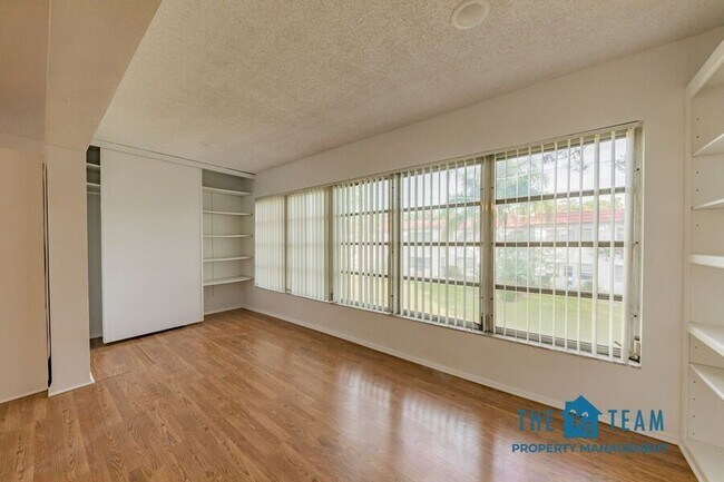 Building Photo - 1100 Martinique Dr