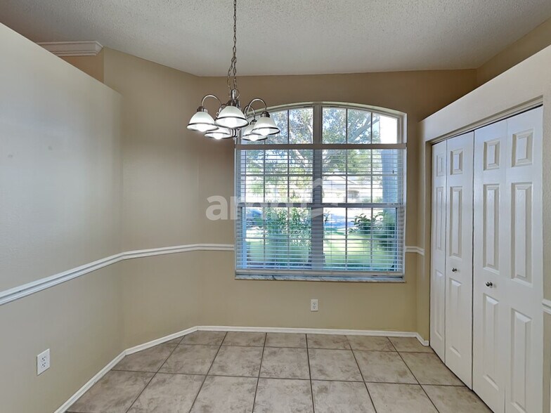 Building Photo - 823 Springwood Cir