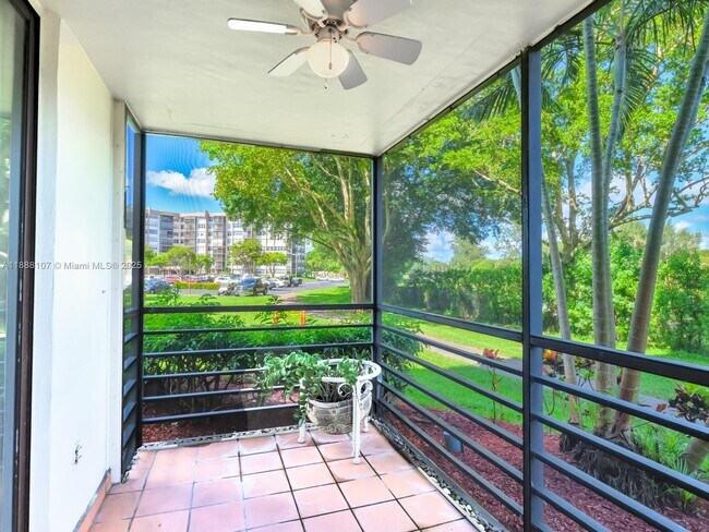 Building Photo - 1000 St Charles Pl