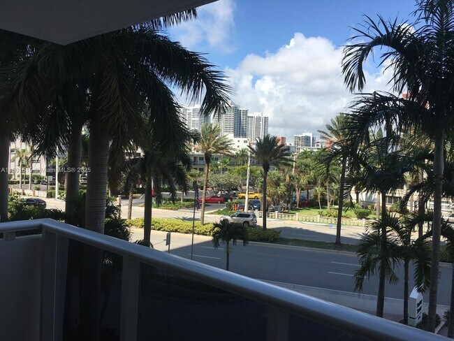 Building Photo - 3140 S Ocean Dr