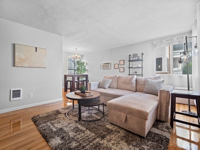 Building Photo - Comfort & Convenience in the Heart of Spok...