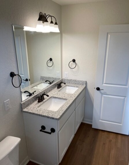 Building Photo - 2206 Sandlewood Cv