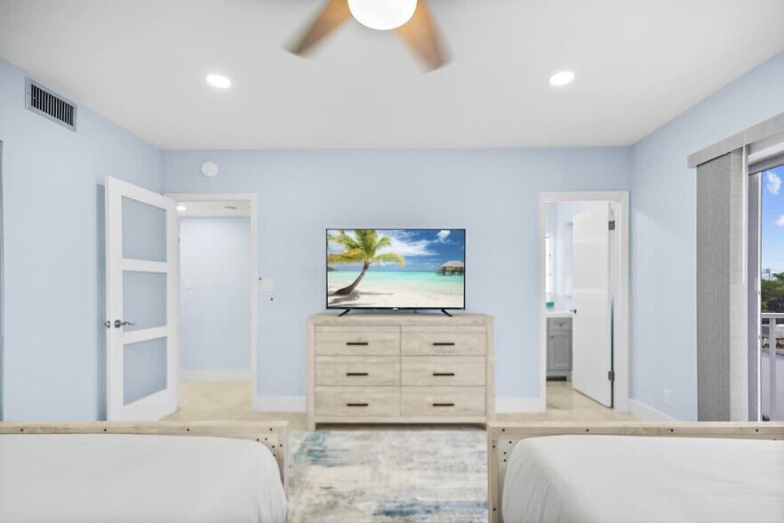 Building Photo - 2424 NE 9th St