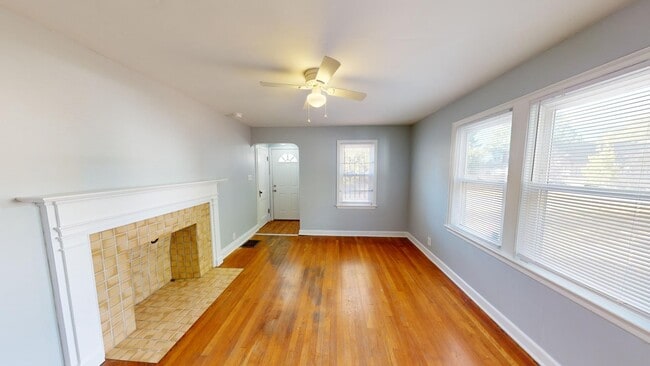 Building Photo - 1040 E Gates St