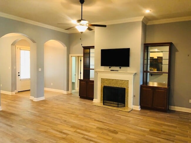 Building Photo - $250 OFF MOVE IN SPECIAL-TURTLE CREEK-GATED-BENTON-BEAUTIFUL HOME-NEAR CYPRESS BLACK BAYOU