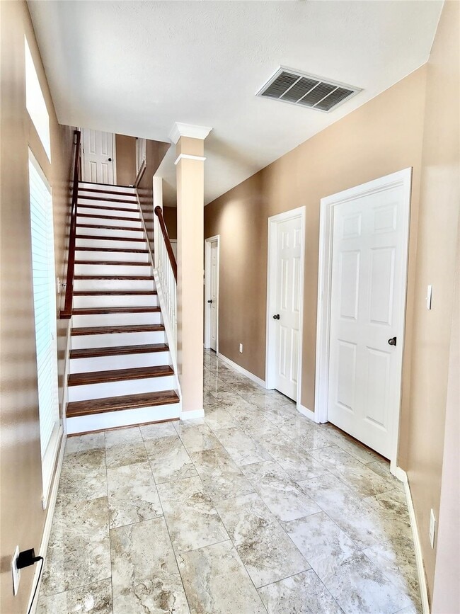 Building Photo - 32 Waugh Dr