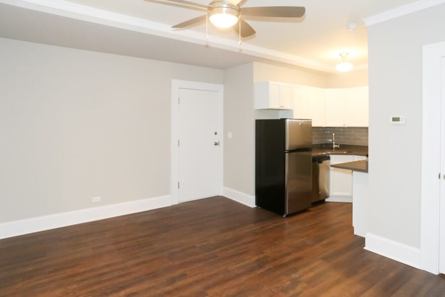 Building Photo - 817 W Lakeside Pl