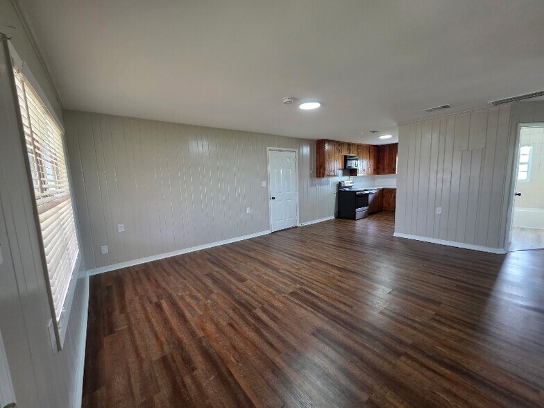 Building Photo - 615 FM 1466