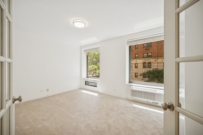 Building Photo - 40 E Delaware Pl