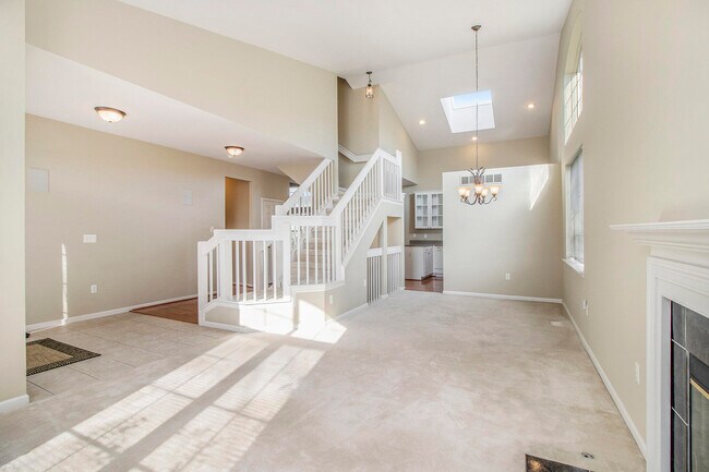 Building Photo - 5974 Versailles Ave E