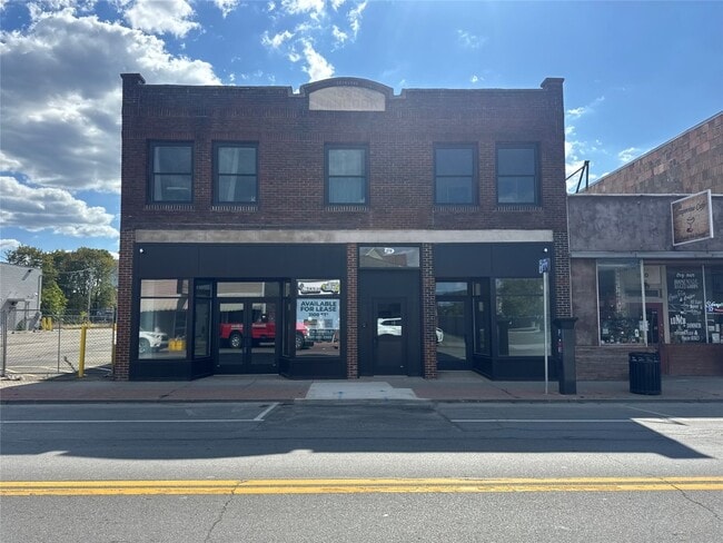 Primary Photo - 216 Main St