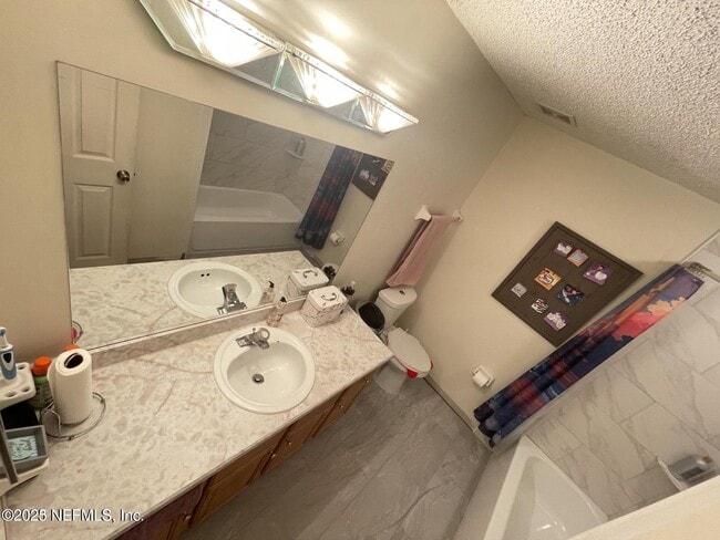 Building Photo - 2211 Rosewood Dr