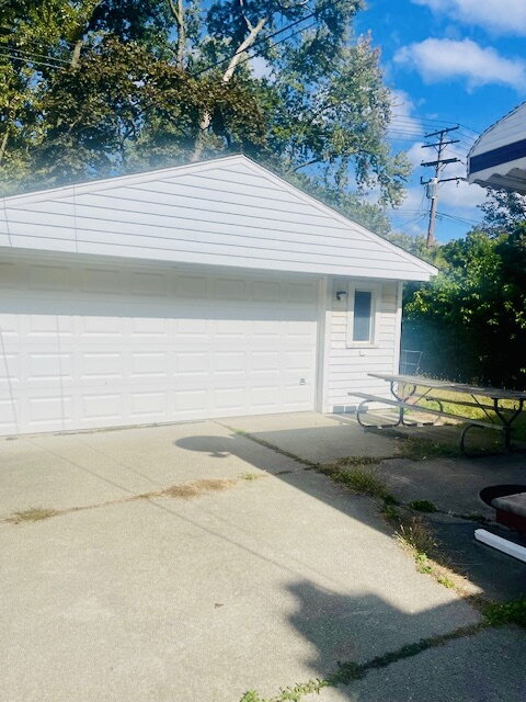 Building Photo - Charming 3-Bed Home with Finished Basement on Hickory Street!