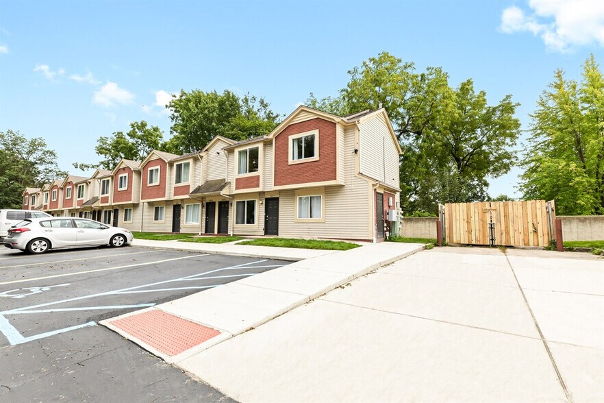 Building Photo - 18425 Mesle St