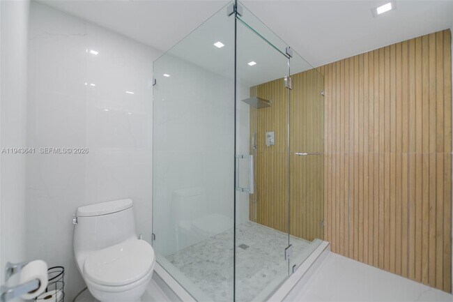 Building Photo - 10275 Collins Ave