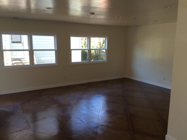 Building Photo - 108 Myrtle St