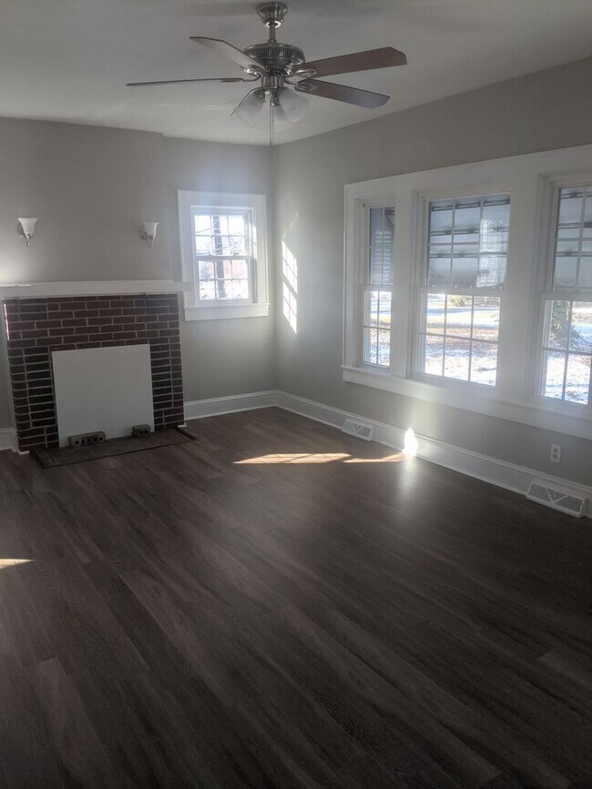 Building Photo - 3 bedroom, 1 bath house in Burlington