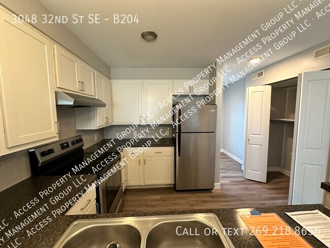 Building Photo - Great SE Side area close to 28th St and Be...