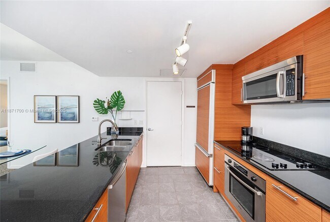 Building Photo - 50 Biscayne Blvd