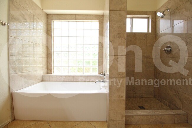 Building Photo - 1140 S Cholla St