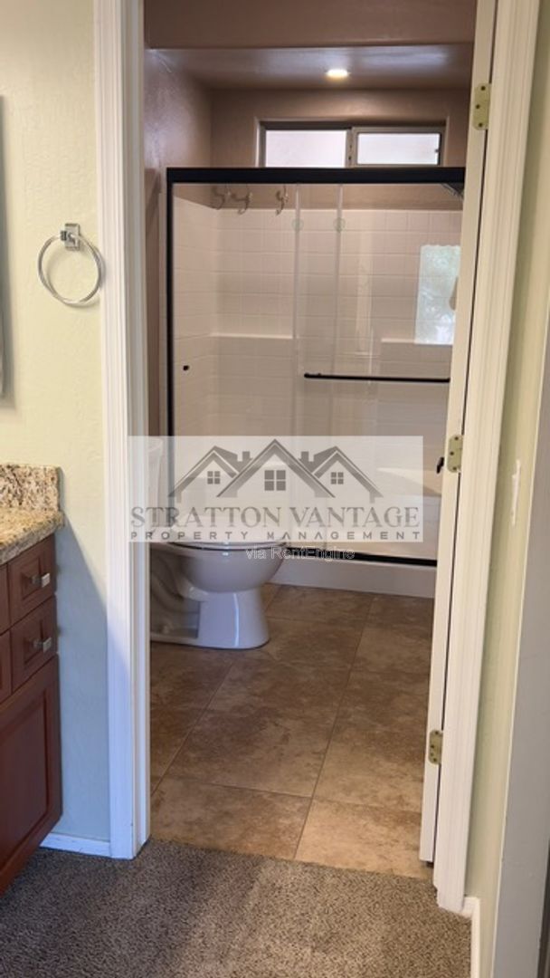 Building Photo - 1351 N Pleasant Dr