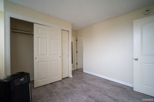 Building Photo - CONVENIENTLY LOCATED 1BR/1BA/1PKG UNIT IN THE CENTRE COURT CONDOMINIUM IN HALAWA