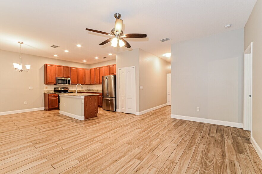Building Photo - 2864 Moonstone Bend