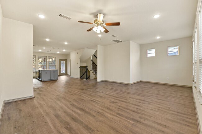 Building Photo - Spacious 4BR/3.5BA Home with In-Law Suite ...