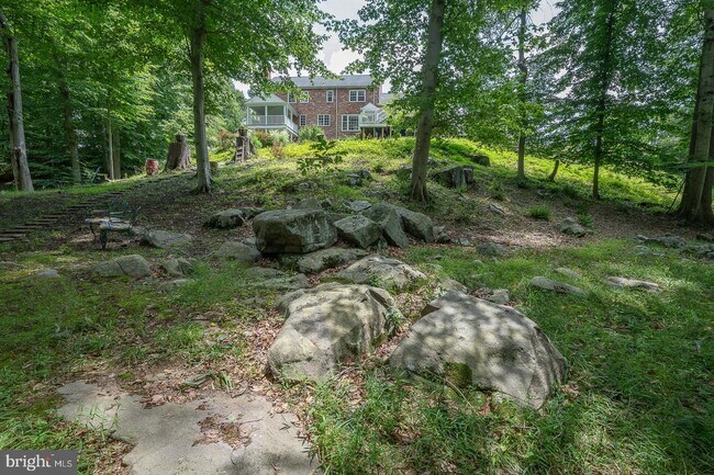 Building Photo - 337 Crum Creek Ln
