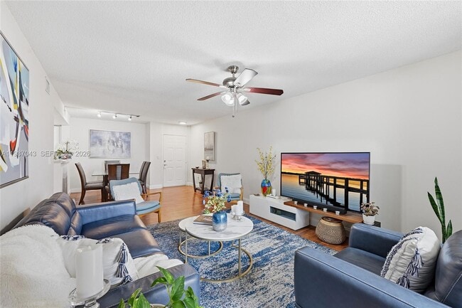 Building Photo - 520 SE 5 Ave