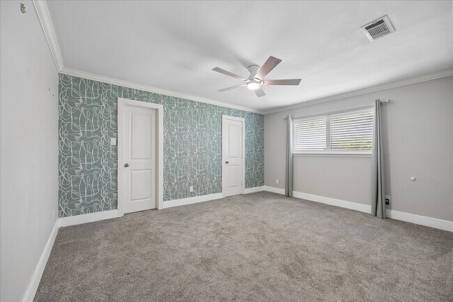 Building Photo - 10303 Greenwillow Dr