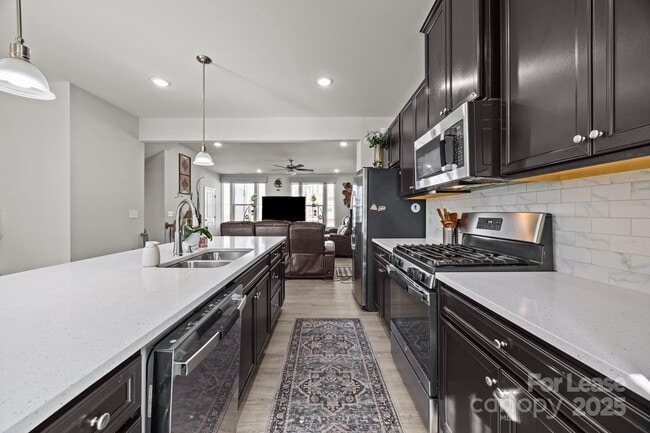 Building Photo - 2665 Grantham Place Dr