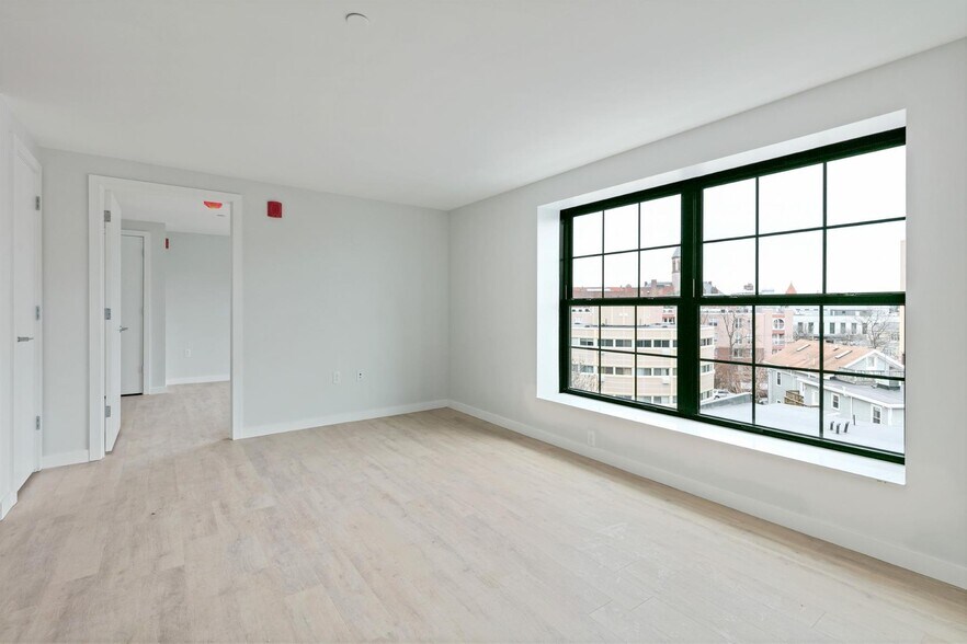 Building Photo - 28 Soden St
